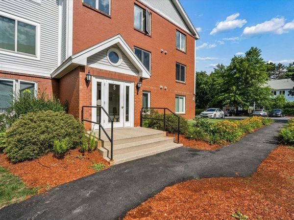 5 Timberwood Drive, Unit 104, Goffstown, NH 03045