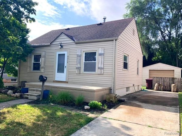 8072 Superior , Center Line, Mi 48015