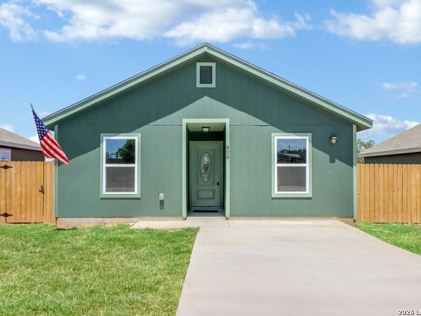 806 E 6th St., Nixon, TX 78140