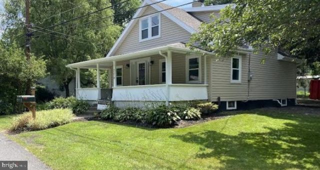 208 PEARL STREET, MILLERSBURG, PA 17061