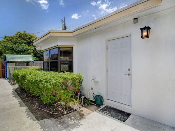 1316 DATE PALM Drive, Unit Rear, Lantana, FL 33462