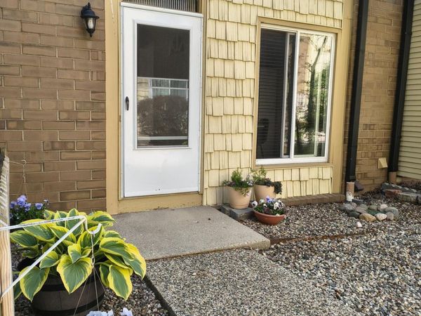 2714 Birchcrest Drive SE, Grand Rapids, MI 49506