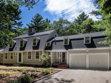 92 Front St, Marion, MA 02738