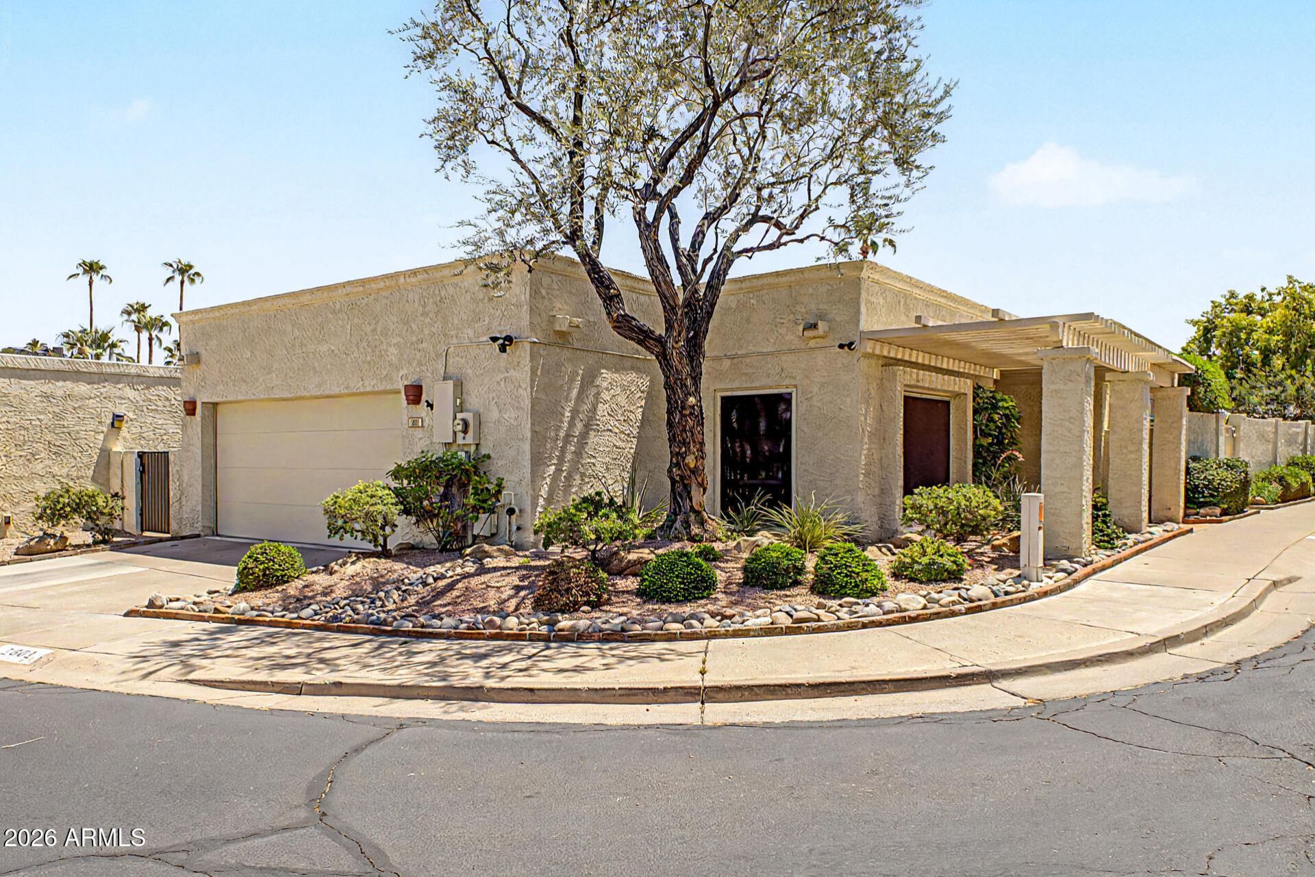 1801 E Winter Drive, Phoenix, AZ 85020 Main Photo