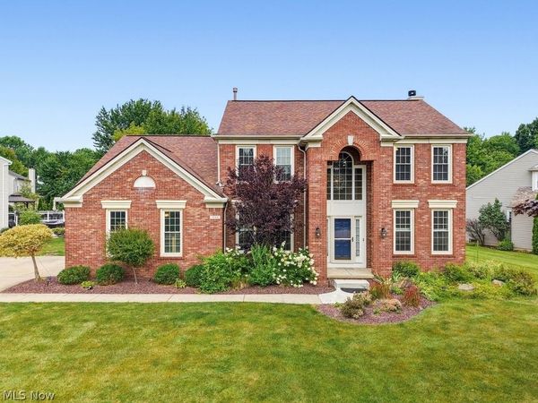 533 Continental Drive , Sagamore Hills, OH 44067