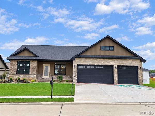 1827 Robins Mill Court, Maryville, IL 62062