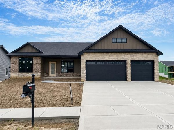 1827 Robins Mill Court , Maryville, IL 62062