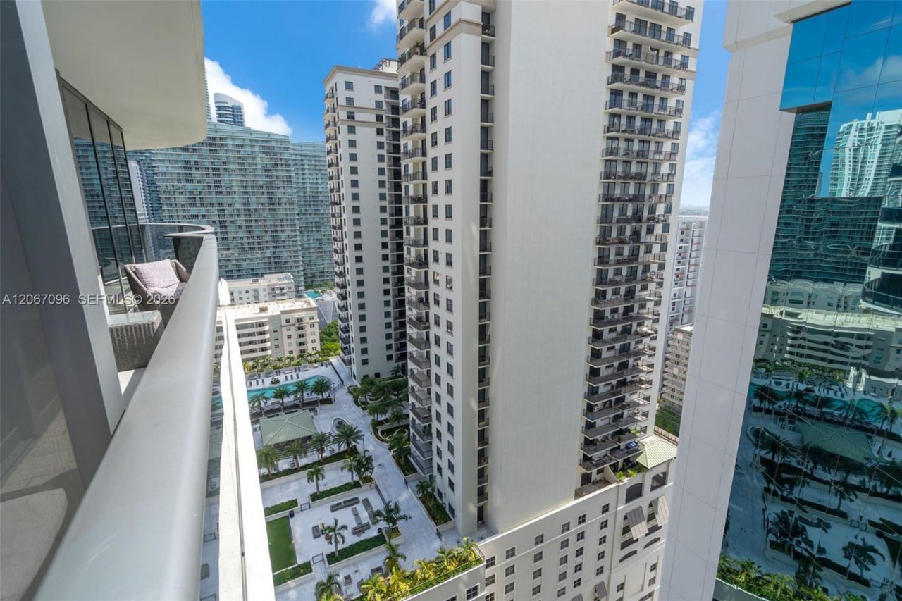 55 SW 9th St , Unit 2407, Miami, FL 33130 Photo