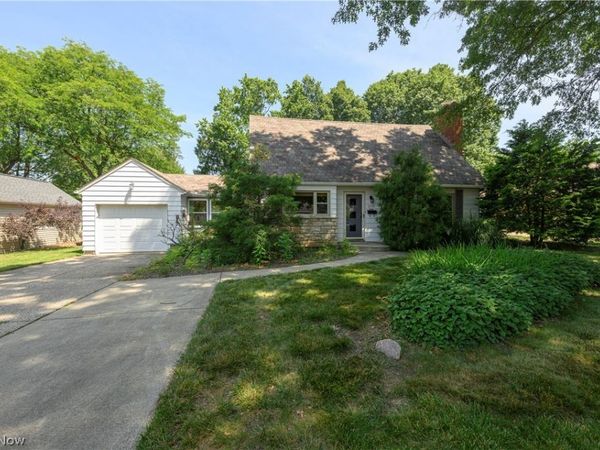 2035 Thornhill Drive, Akron, OH 44313