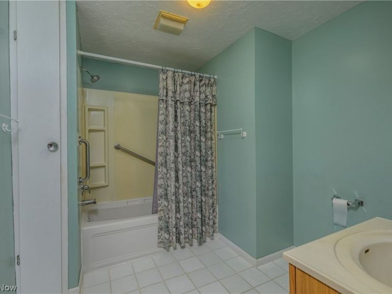 2035 Thornhill Drive, Akron, OH 44313 Photo 18