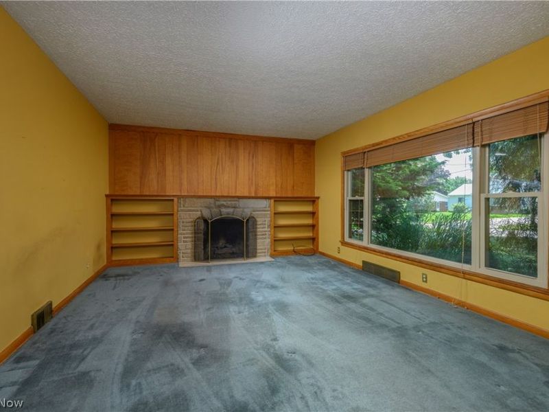 2035 Thornhill Drive, Akron, OH 44313 Photo 4