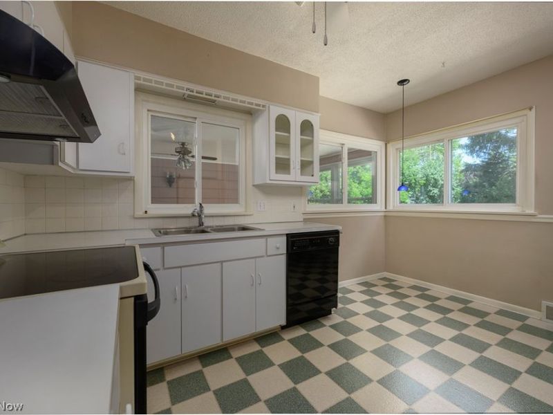 2035 Thornhill Drive, Akron, OH 44313 Photo 6