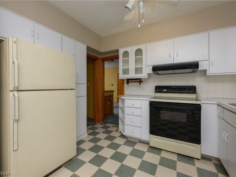 2035 Thornhill Drive, Akron, OH 44313 Photo 8