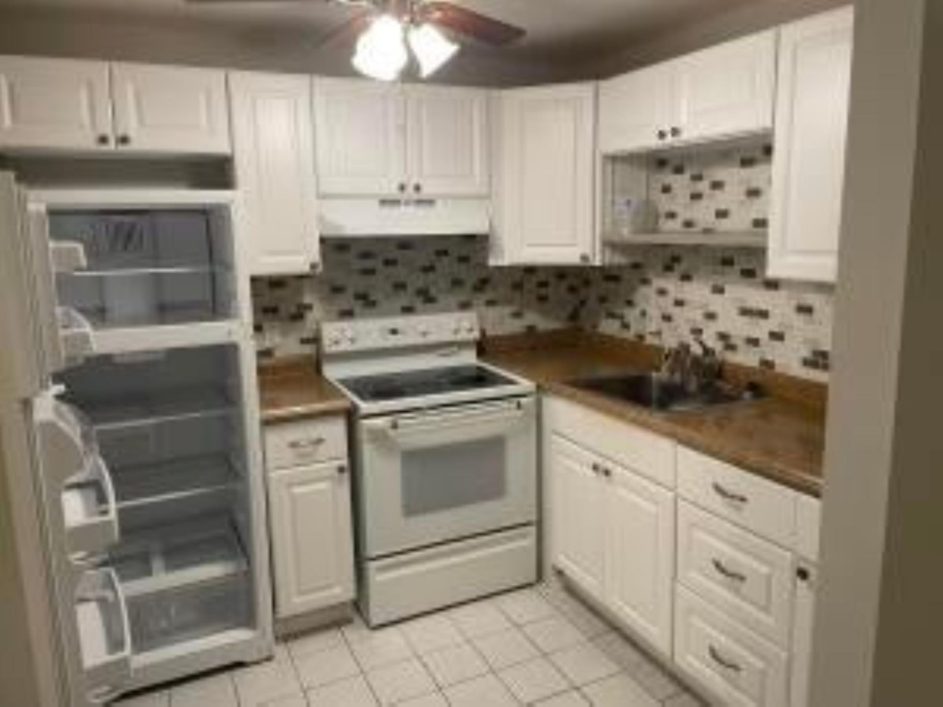 400 Village Green Circle W, Unit 202, Palm Springs, FL 33461 Photo