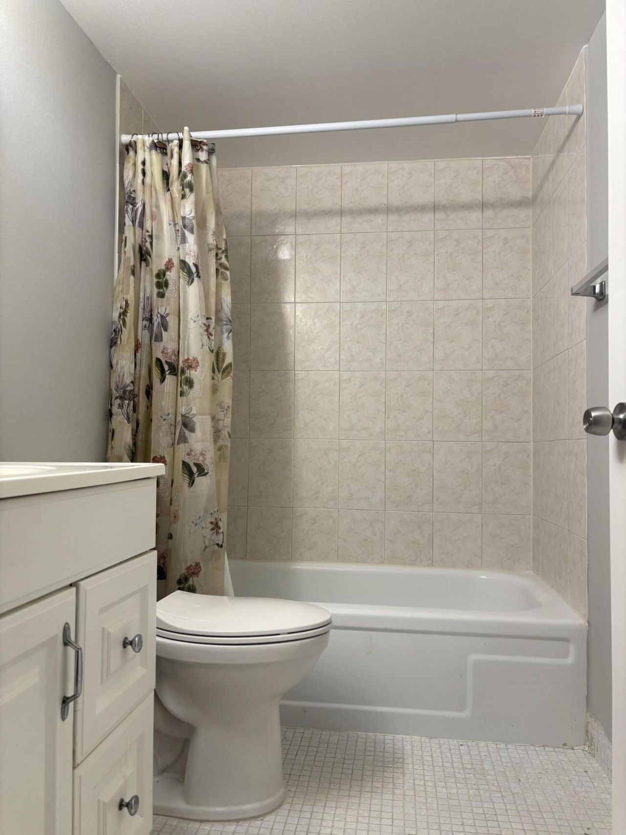 400 Village Green Circle W, Unit 202, Palm Springs, FL 33461 Photo