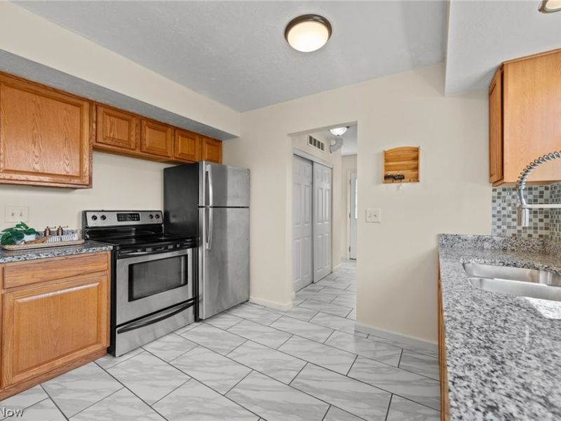 980 E 347th Street, Eastlake, OH 44095 Photo 11