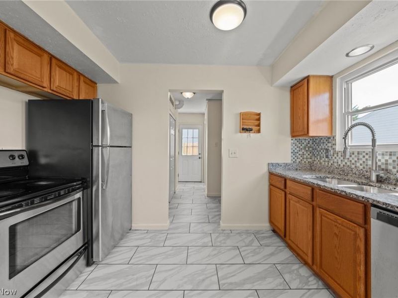 980 E 347th Street, Eastlake, OH 44095 Photo 7