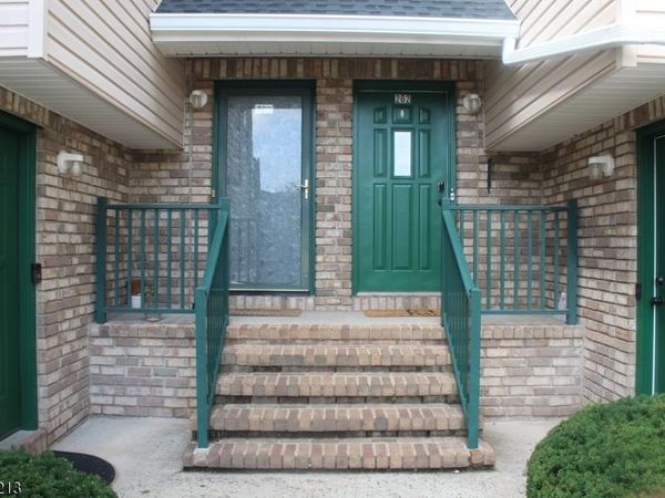 202 Rip Van Dam Ct, Montgomery, NJ 08502