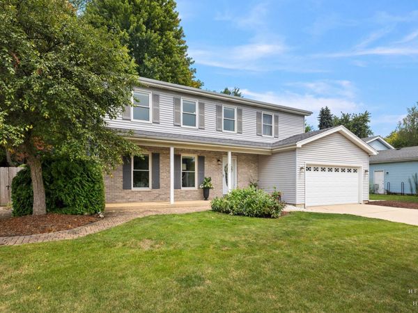 3220 W Lorient Drive , McHenry, IL 60050