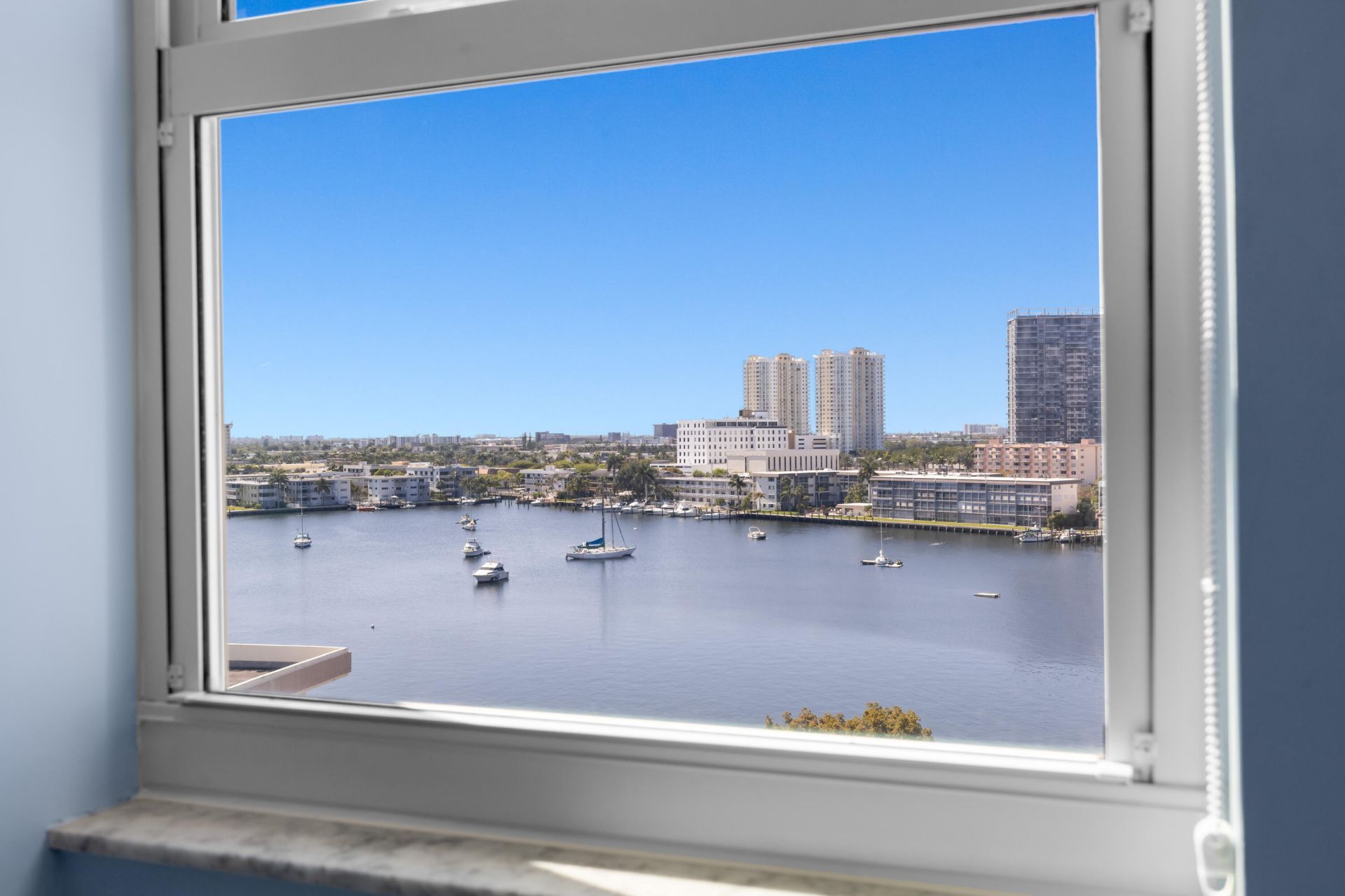 137 Golden Isles Drive, Unit 914, Hallandale Beach, FL 33009 Photo