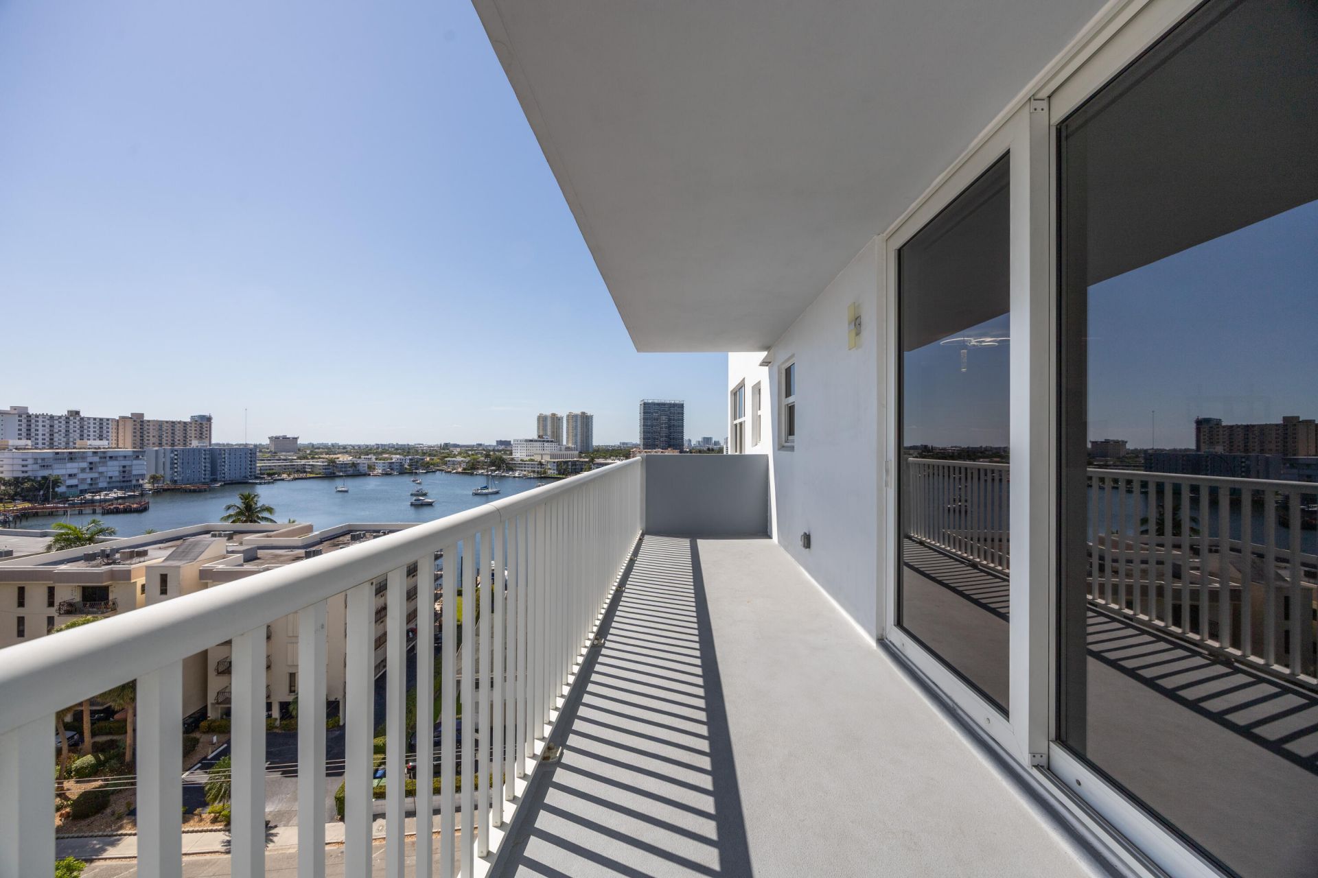 137 Golden Isles Drive, Unit 914, Hallandale Beach, FL 33009 Photo