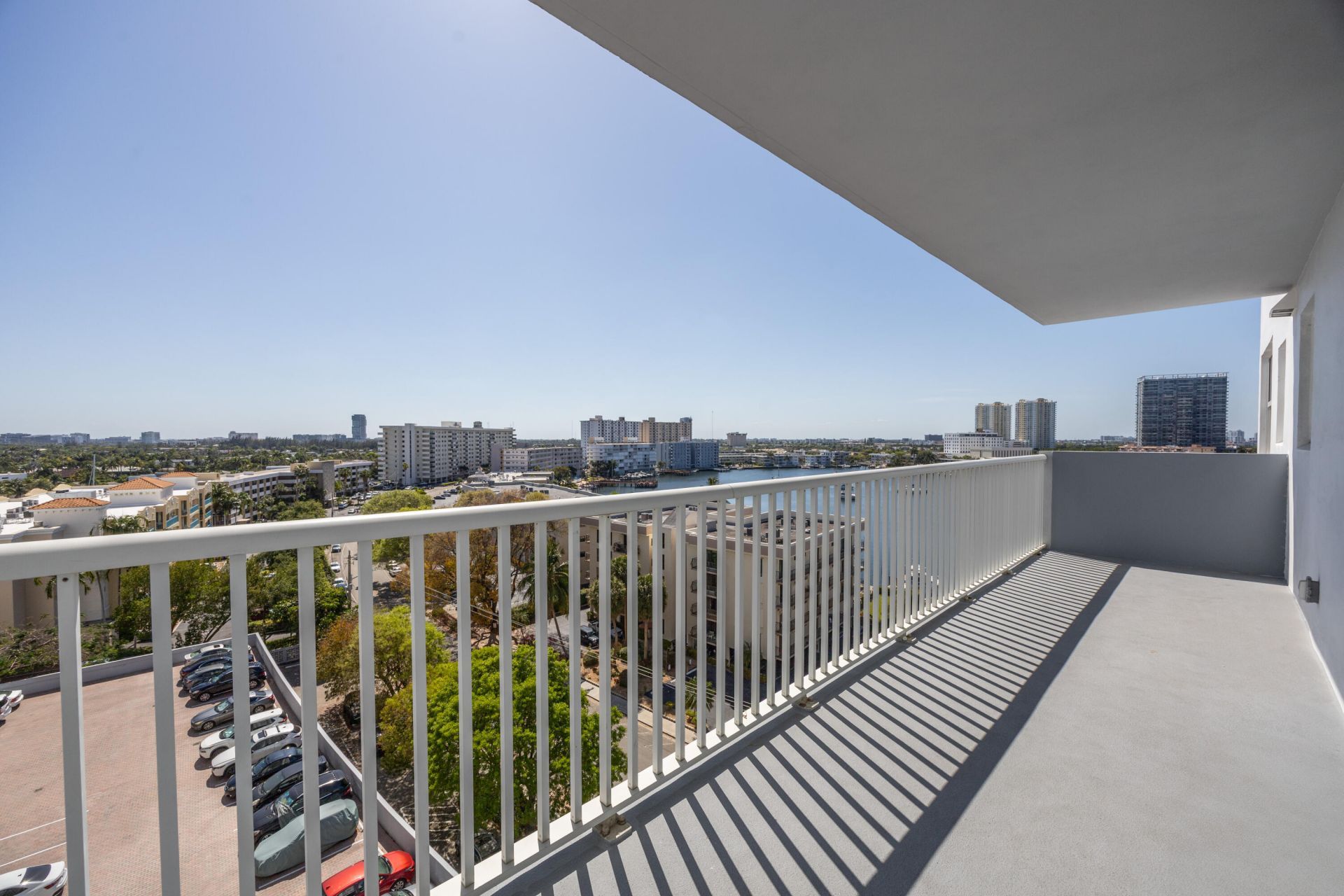 137 Golden Isles Drive, Unit 914, Hallandale Beach, FL 33009 Photo