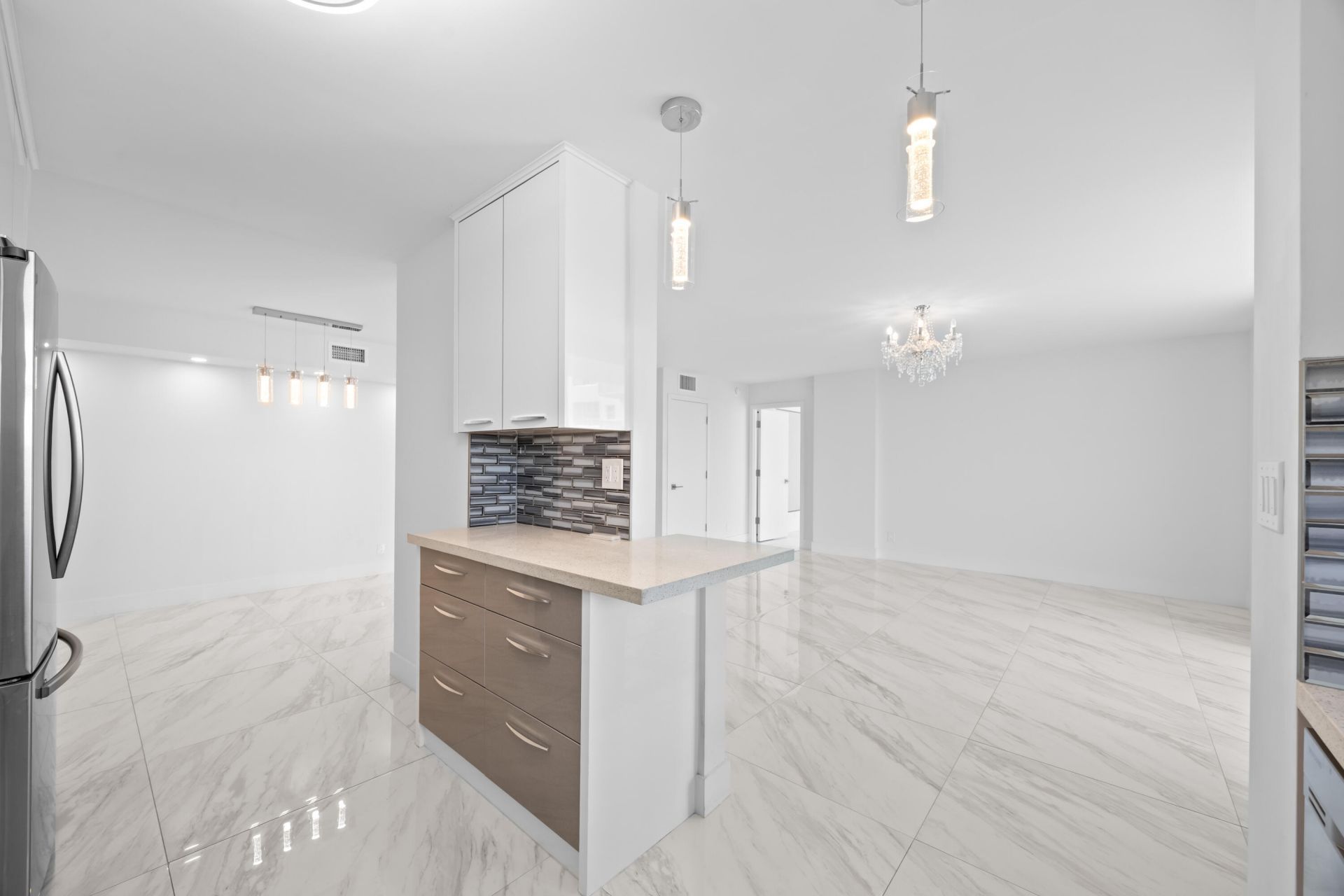 137 Golden Isles Drive, Unit 914, Hallandale Beach, FL 33009 Photo