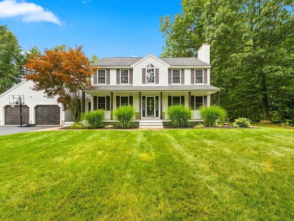16 Crestwood Drive, Hudson, NH 03051