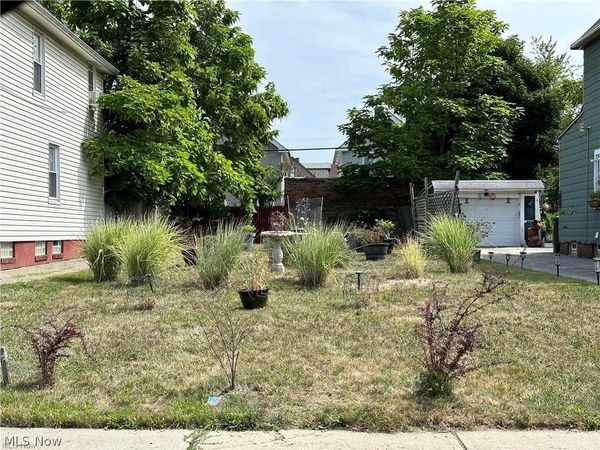 963 Evangeline Road , Cleveland, OH 44110