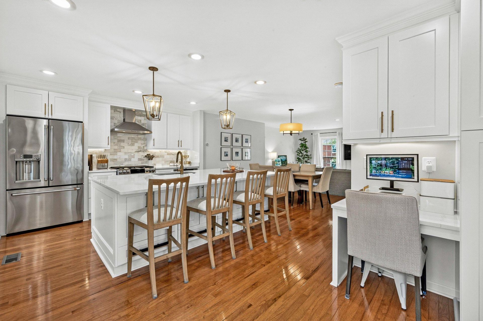 4266 Fox Lake Drive, Fairfax, VA 22033 Main Photo