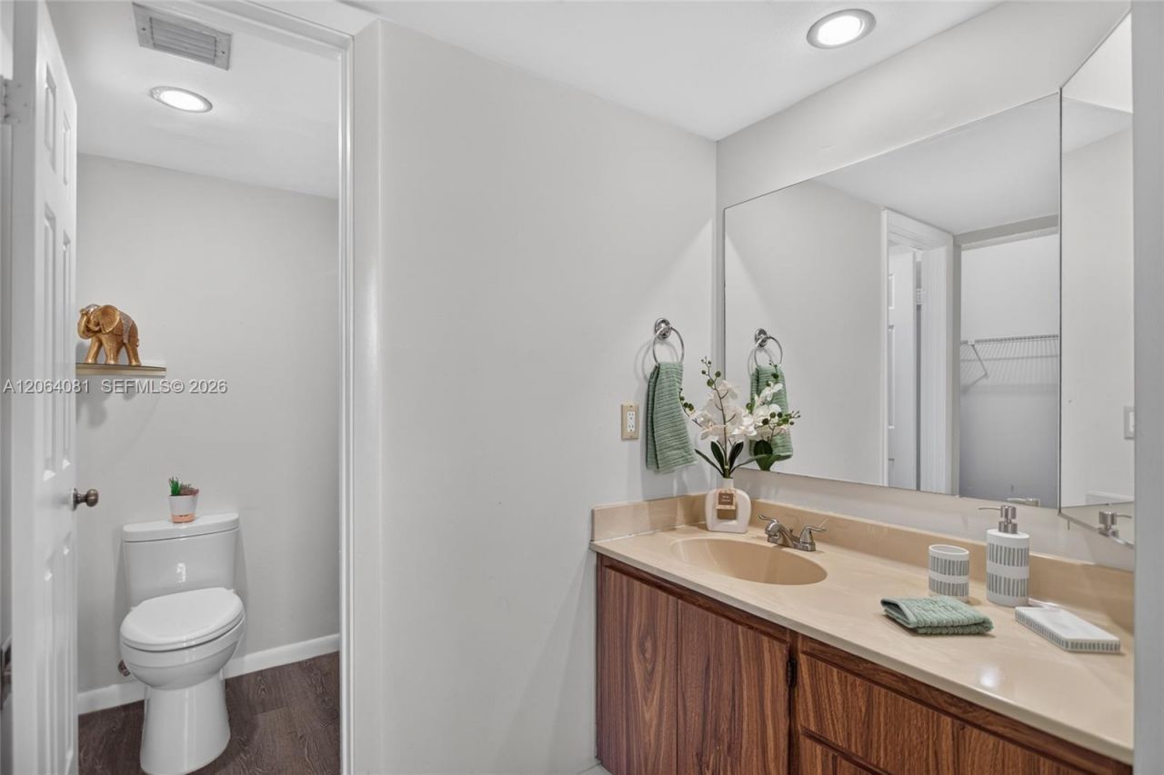 1713 Whitehall Dr , Unit 306, Davie, FL 33324 Photo