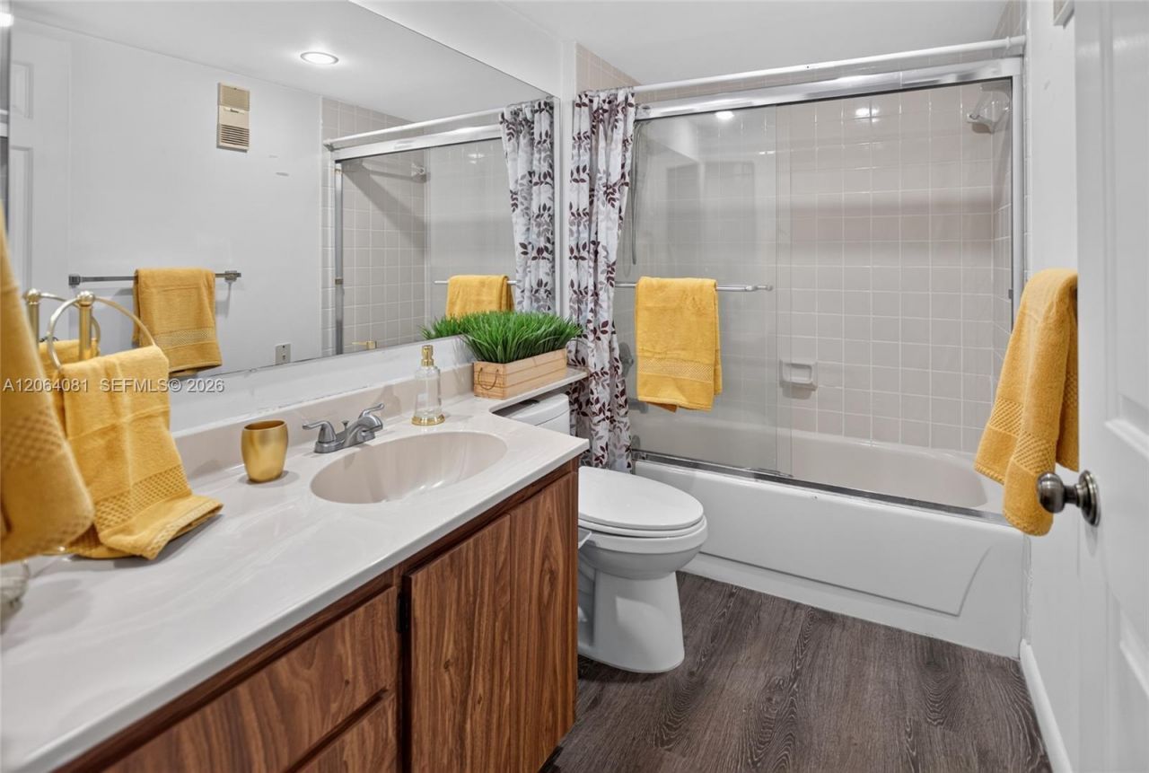 1713 Whitehall Dr , Unit 306, Davie, FL 33324 Photo