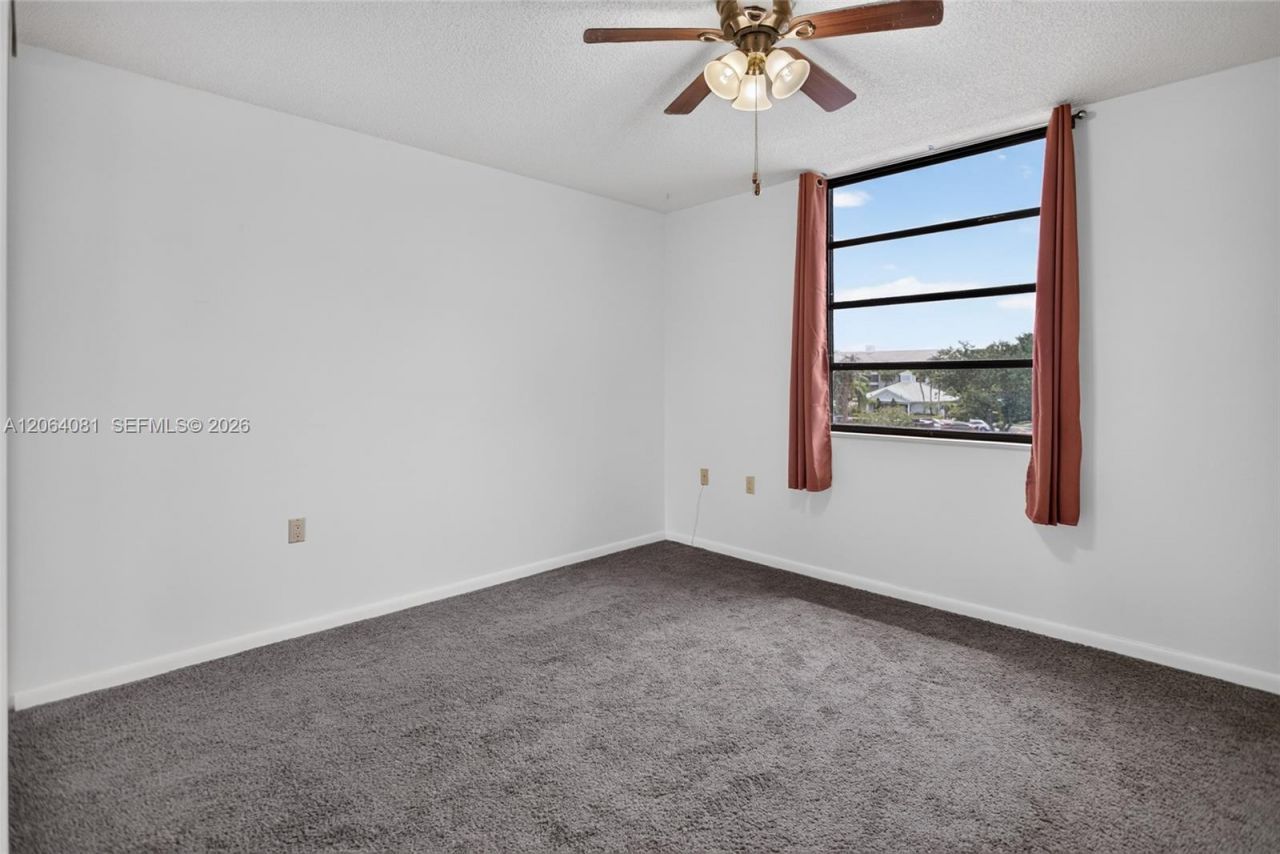 1713 Whitehall Dr , Unit 306, Davie, FL 33324 Photo