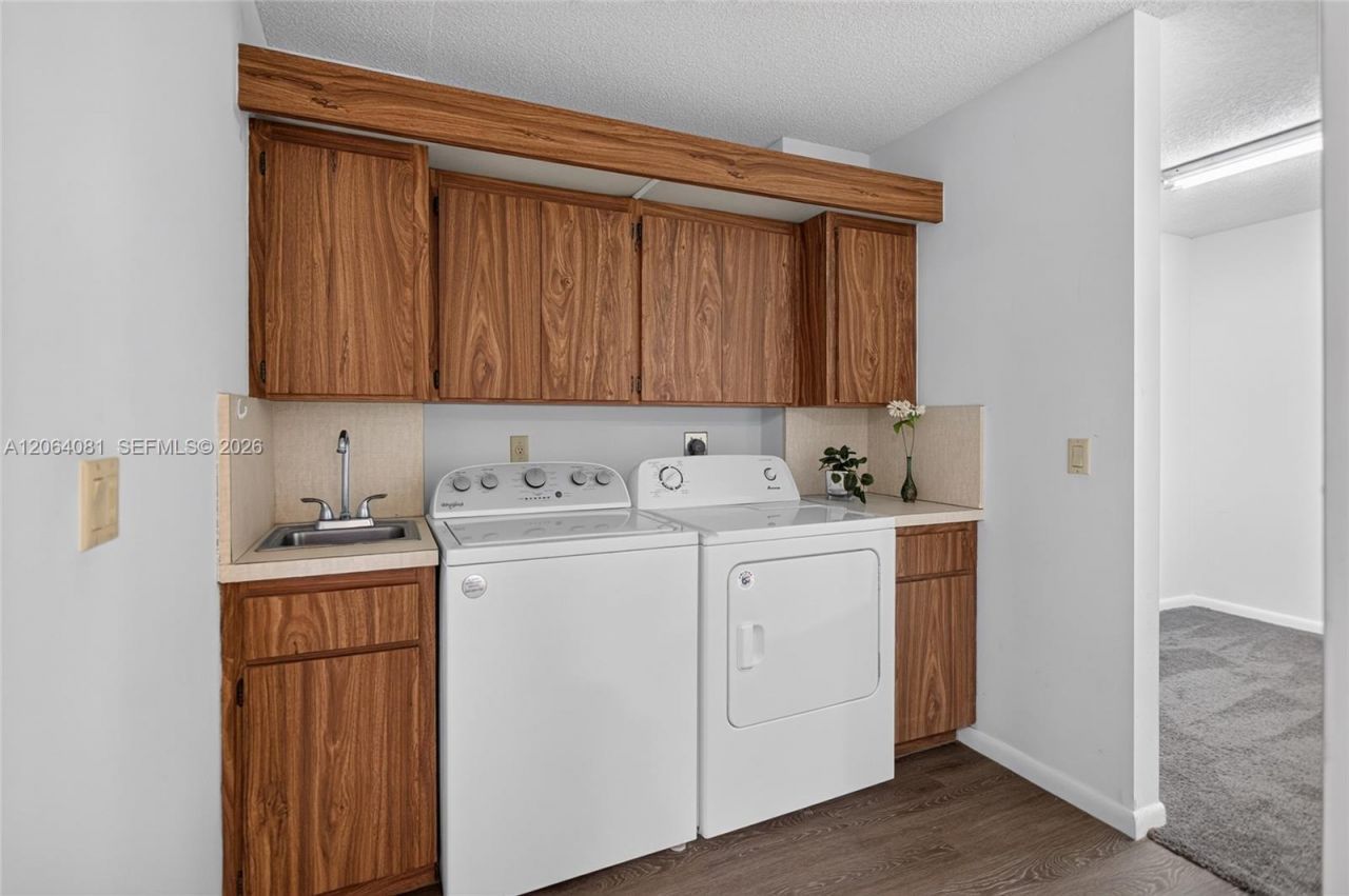 1713 Whitehall Dr , Unit 306, Davie, FL 33324 Photo
