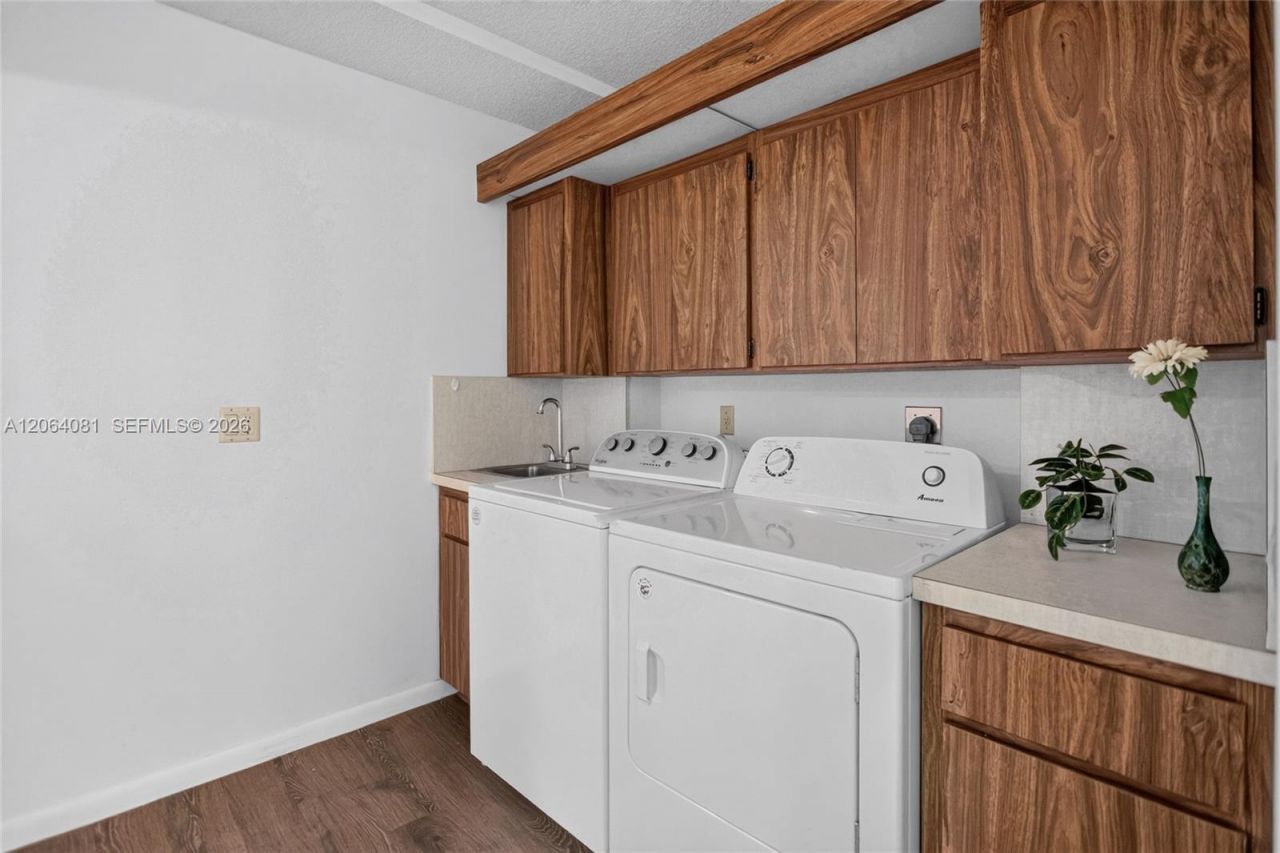 1713 Whitehall Dr , Unit 306, Davie, FL 33324 Photo