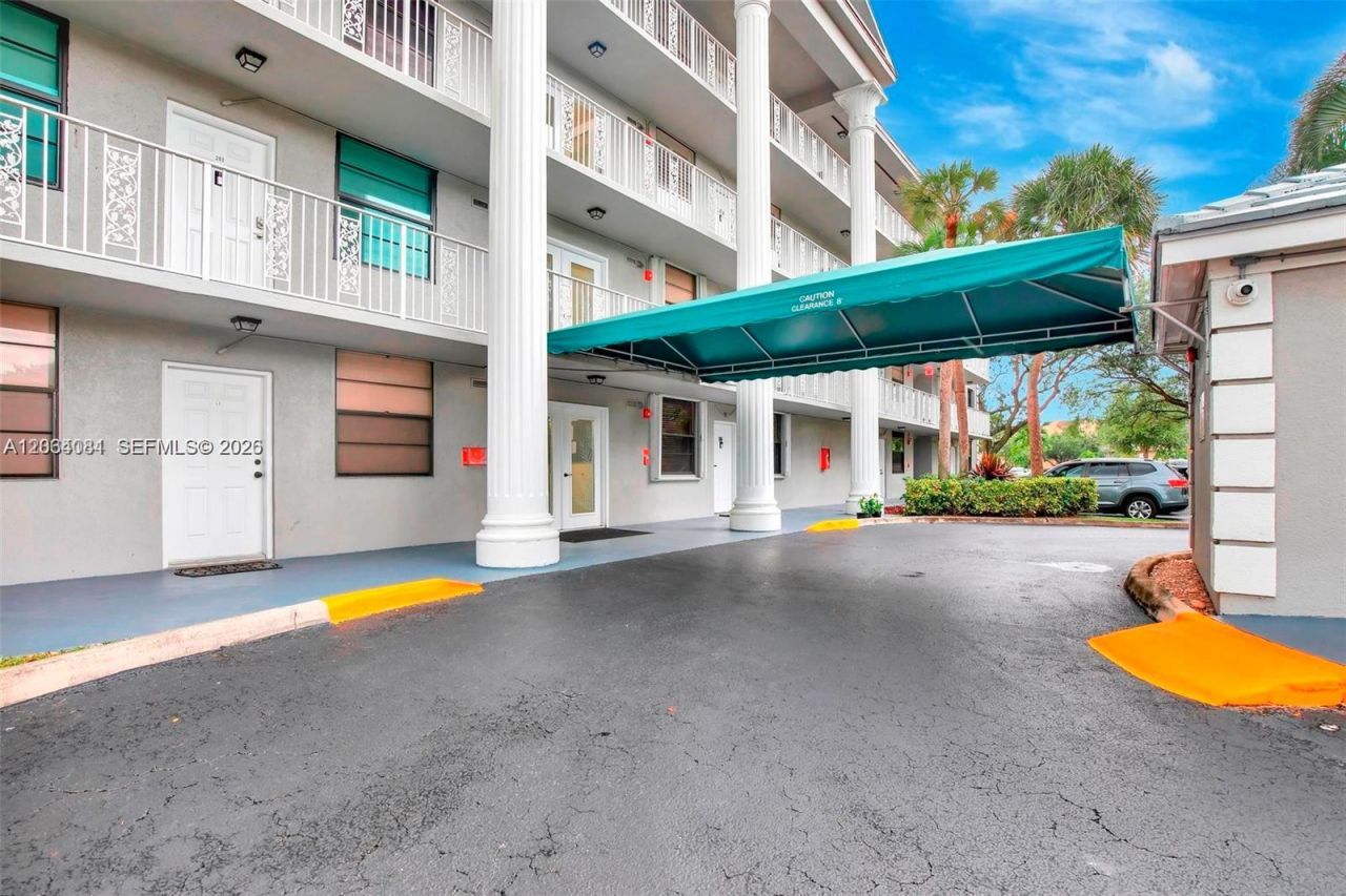 1713 Whitehall Dr , Unit 306, Davie, FL 33324 Photo