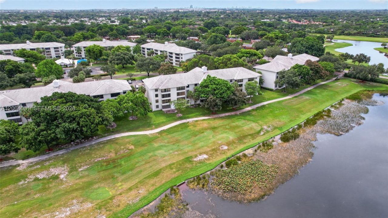1713 Whitehall Dr , Unit 306, Davie, FL 33324 Photo
