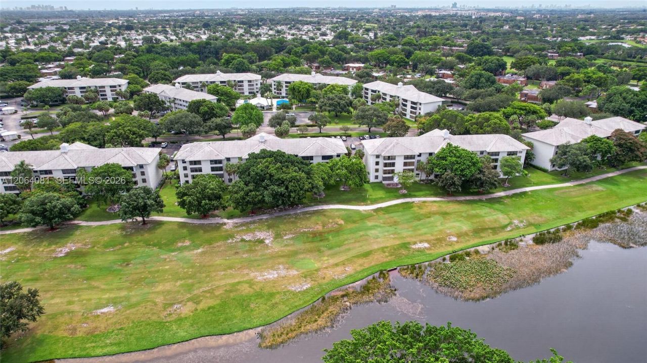 1713 Whitehall Dr , Unit 306, Davie, FL 33324 Photo