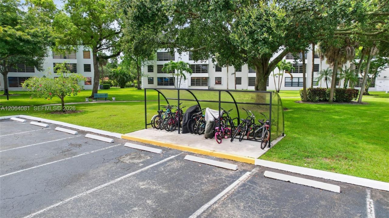 1713 Whitehall Dr , Unit 306, Davie, FL 33324 Photo