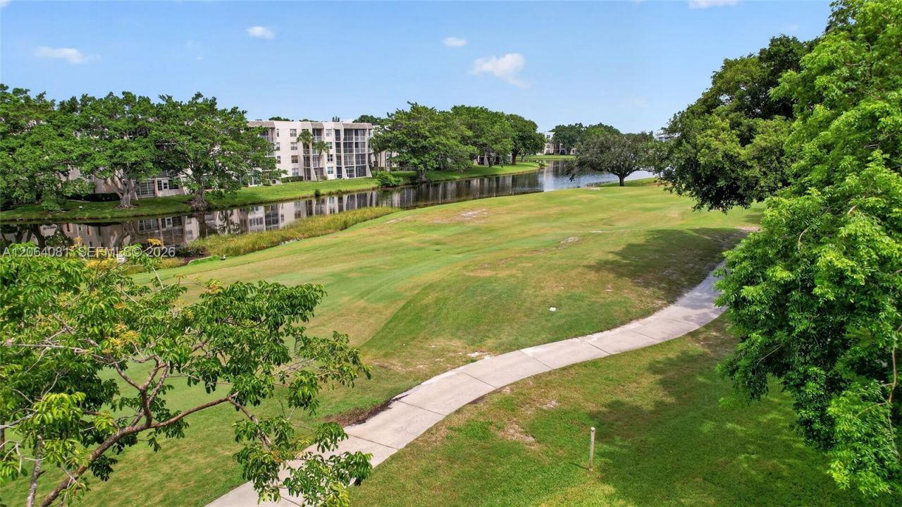 1713 Whitehall Dr , Unit 306, Davie, FL 33324 Photo