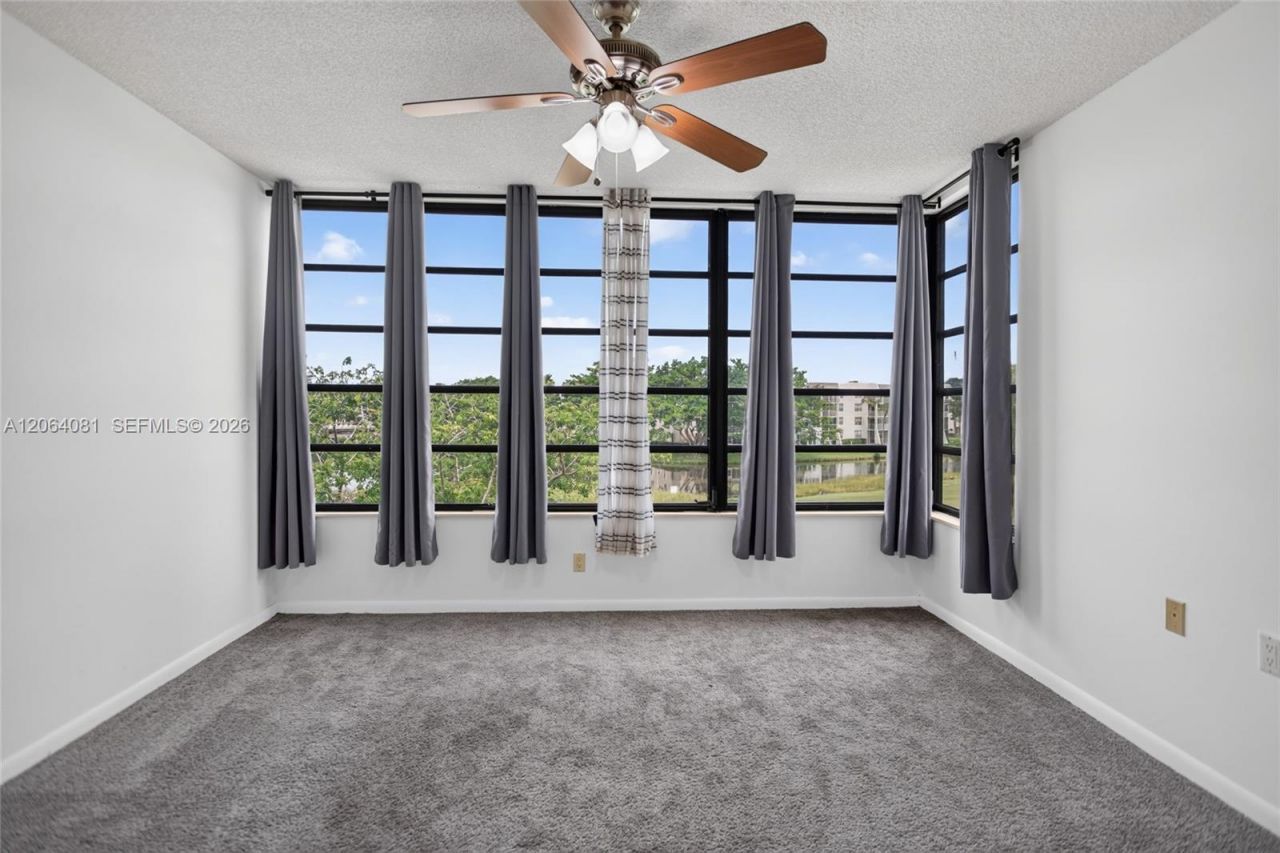 1713 Whitehall Dr , Unit 306, Davie, FL 33324 Photo