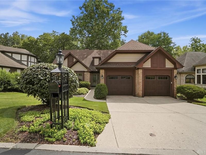 7128 Hunters Creek Drive, Dayton, OH 45459 Photo 2