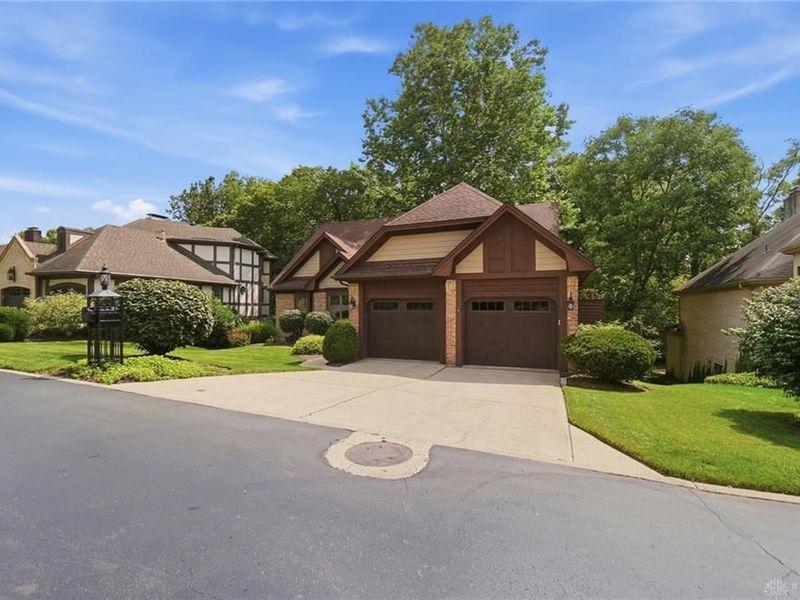 7128 Hunters Creek Drive, Dayton, OH 45459 Photo 3