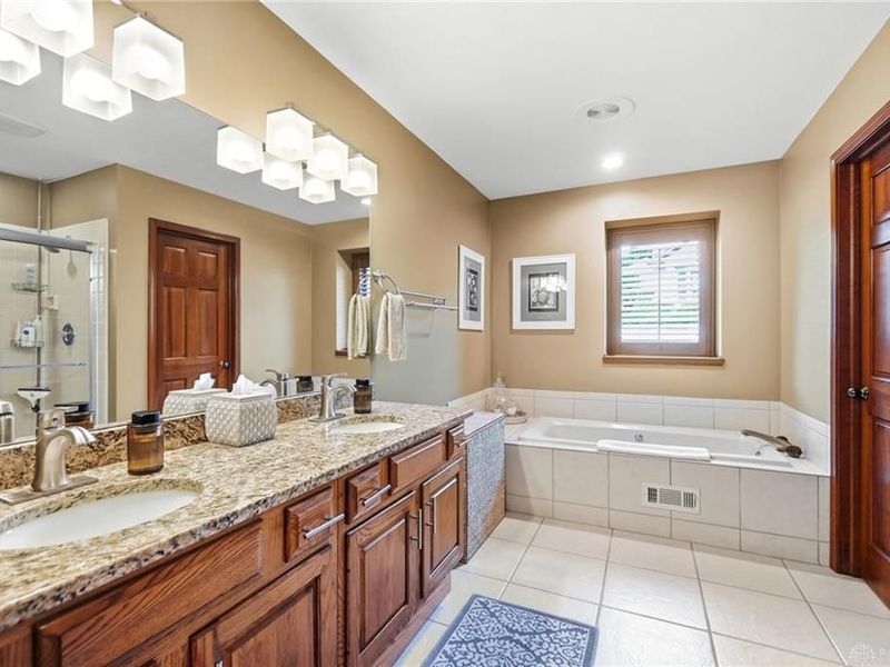 7128 Hunters Creek Drive, Dayton, OH 45459 Photo 32