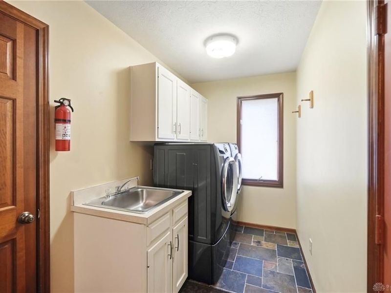 7128 Hunters Creek Drive, Dayton, OH 45459 Photo 37
