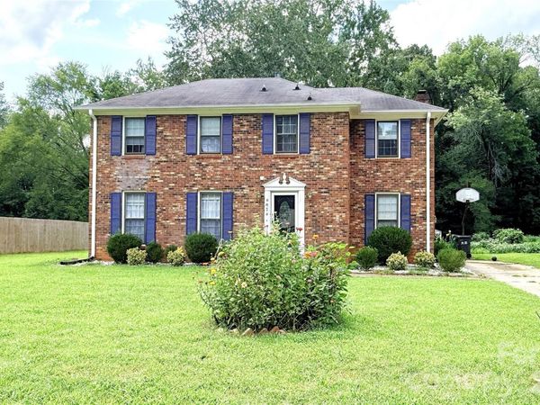 6824 Marlbrook Drive, Charlotte, NC 28212
