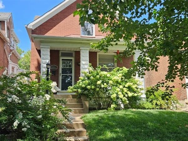 6261 Reber Place , St Louis, MO 63139