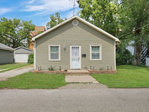 117 Roosevelt Avenue, Wauconda, IL 60084