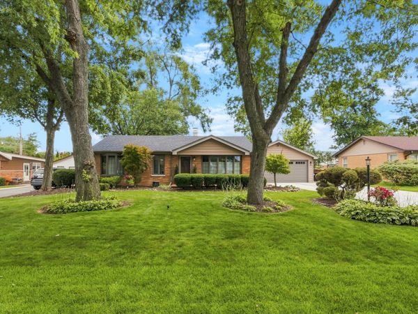 12121 S Nagle Avenue , Palos Heights, IL 60463