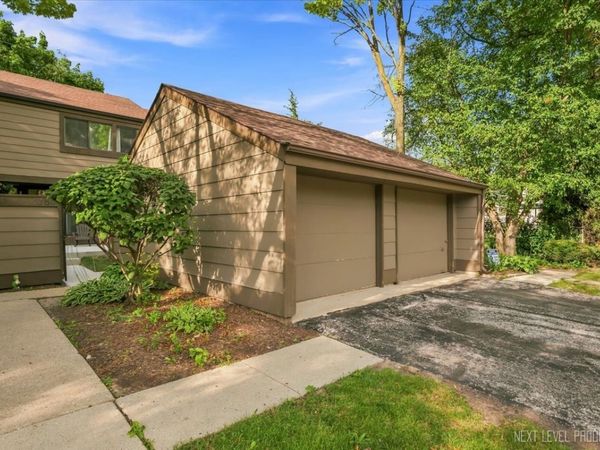 175 N Glengarry Drive , Unit C, Geneva, IL 60134